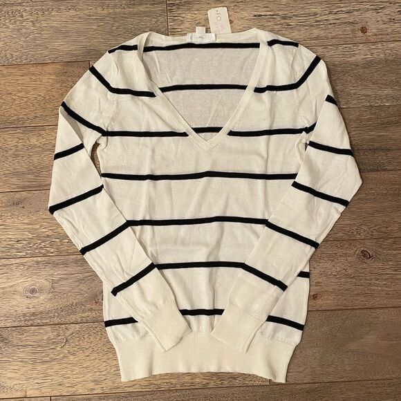 Classic White and Navy Striped V-Neck Sweater New Size S - Picture 1 of 2
